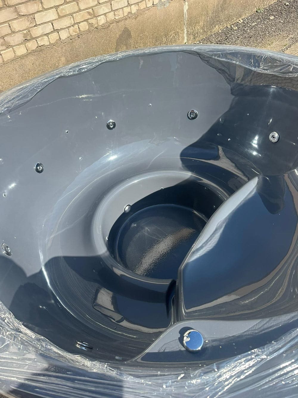 Hot tub with integrated stove, hydro massage, air system, LED lamp, LWDcnc