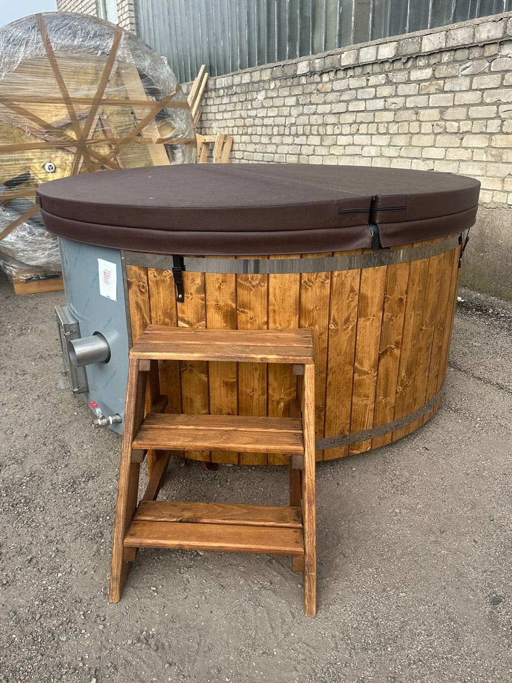Hot tub with integrated stove, hydro massage, air system, LED lamp, LWDcnc