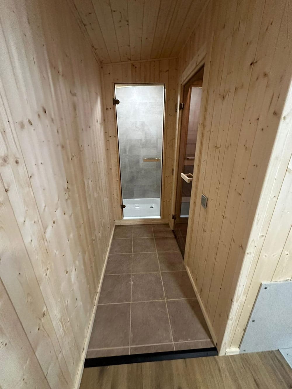 Insulated sauna house with shower (6x3m), shower, LWDcnc