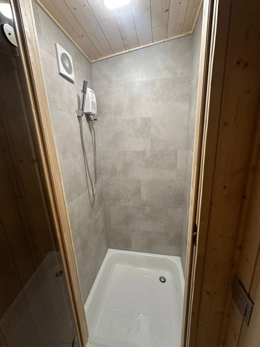 Insulated sauna house with shower (6x3m), shower, LWDcnc