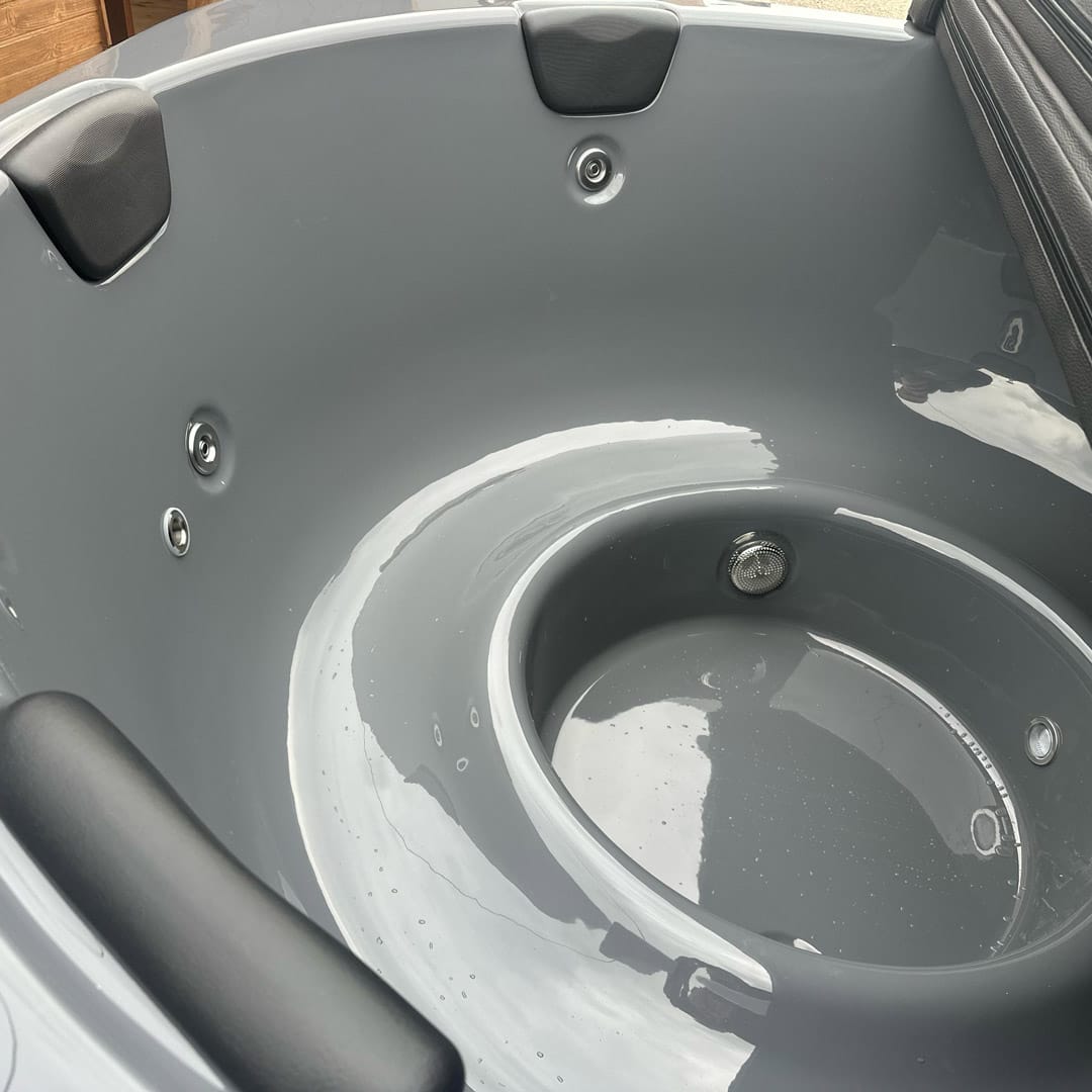 Round hot tub MARE with external stove - Image 9